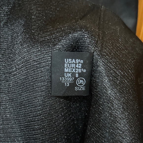 FIONI Clothing Black Heeled Boots - Picture 4 of 4